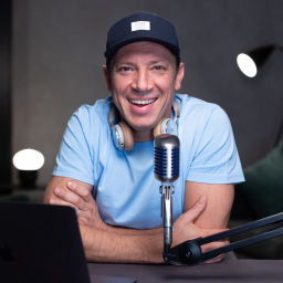 Podcast thumbnail for Emprende con Propósito