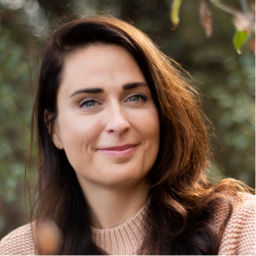 Podcast thumbnail for Nicole Hop - Manifesteren kan ik je Leren