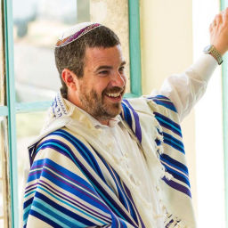 Podcast thumbnail for Finding Connections - Chats with Rabbi Jonathan Freirich