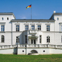 Podcast thumbnail for Zugehört! Der Podcast des Zentrums für Militärgeschichte und Sozialwissenschaften der Bundeswehr