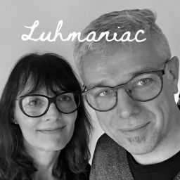 Podcast thumbnail for Luhmaniac liest und interpretiert Niklas Luhmann, Das Recht der Gesellschaft