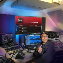 Podcast thumbnail for Salsaludos con Jorge Medina Rodriguez