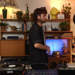 Podcast thumbnail for Les Laboratoires