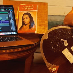 Podcast thumbnail for Autobiografía de un Yogui con sitar