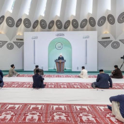 Podcast thumbnail for জুমুআর খুতবা - বাংলা (Friday Sermon - Bangla Translation)