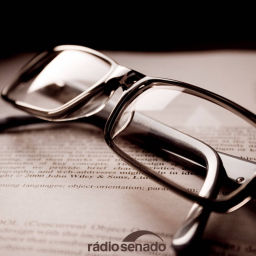 Podcast thumbnail for Autores e Livros